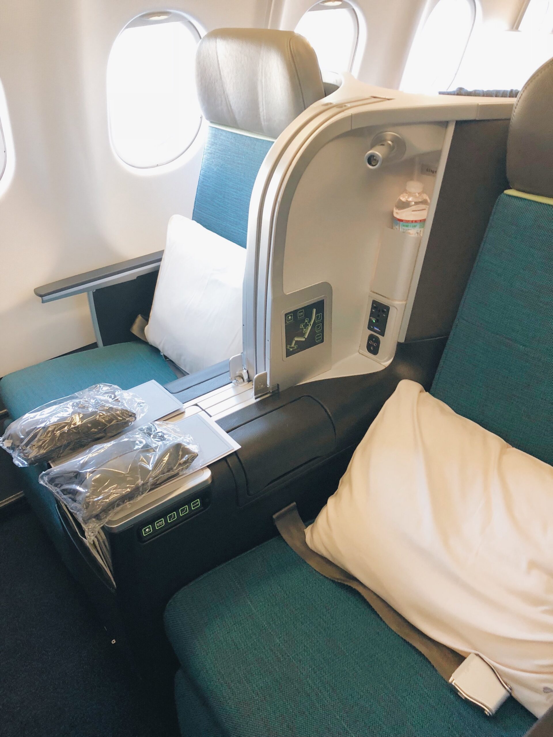 Review: Aer Lingus Business Class (SEA to DUB) on an Airbus A330-200